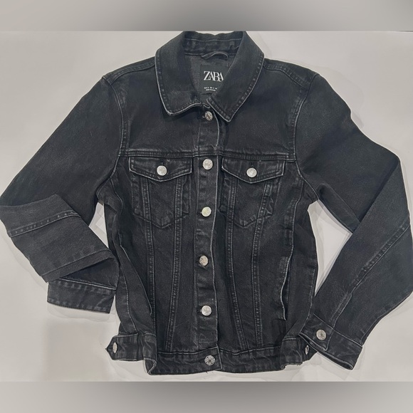 Zara Jackets & Blazers - New ZARA Women's Denim Jacket Classic Basic Denim Style trucker jacket S